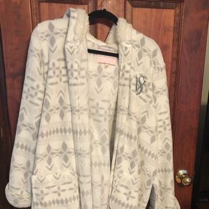 STAY AT HOME NECESSITY VICTORIA Secret bathrobe
